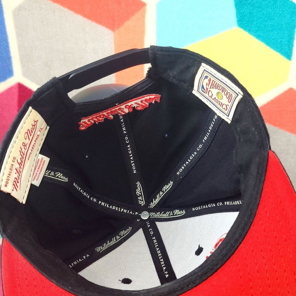 Chicago Bulls Snapback Hat Mitchell & Ness Hardwood Classics Black Red Cap Bred - Picture 4 of 4